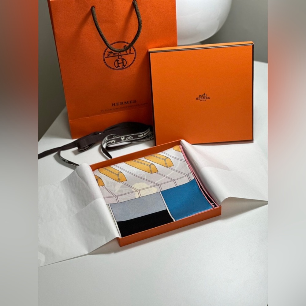 HERMES En Studio Scarf 70 H984017S (New)